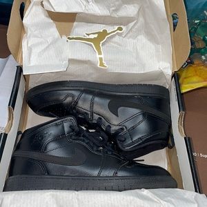 Jordan 1 Mid (PS) “Triple Black” 3Y